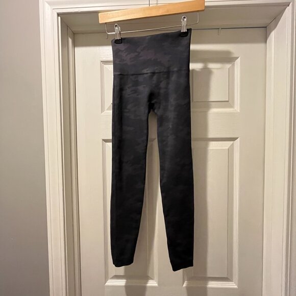 SPANX Look At Me Now Seamless Leggings Black Cameo Size S/P - Picture 10 of 10